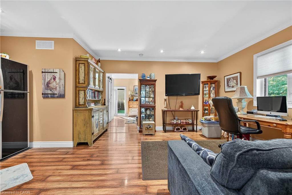 5590 Blind Line, Burlington, ON - Indoor