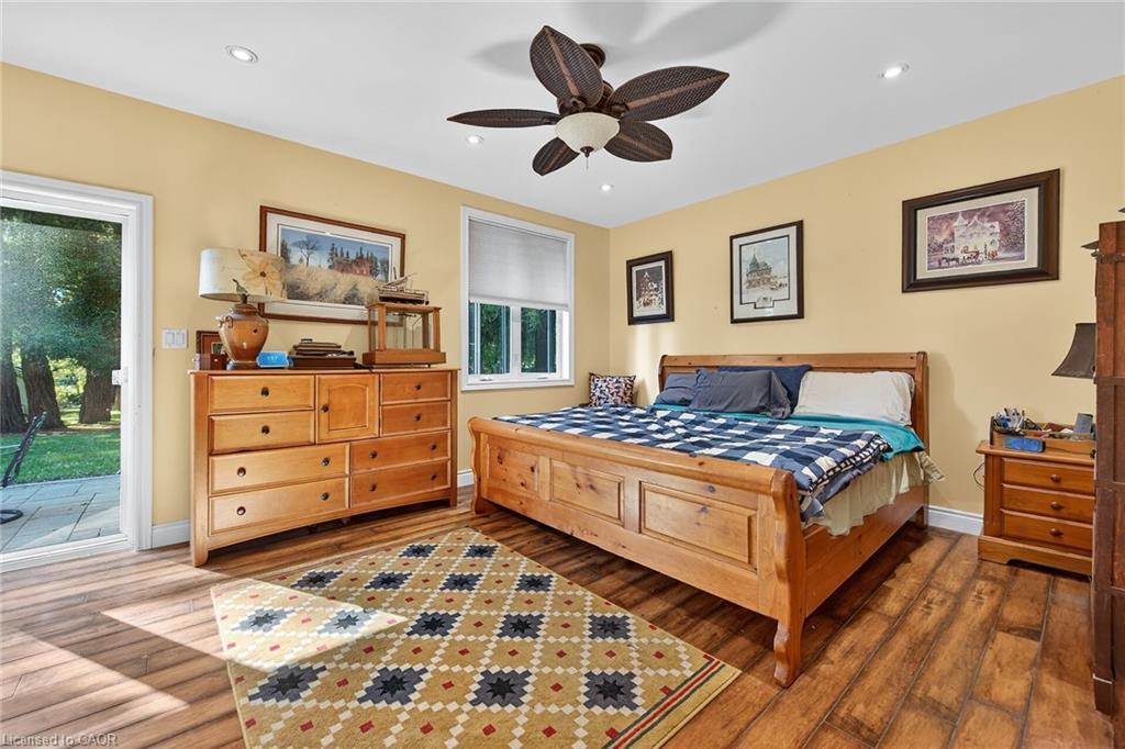 5590 Blind Line, Burlington, ON - Indoor Photo Showing Bedroom