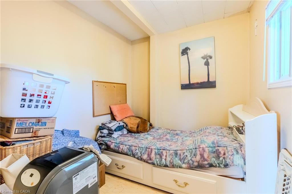 430-57 12Th Conc Road E, Flamborough, ON - Indoor Photo Showing Bedroom