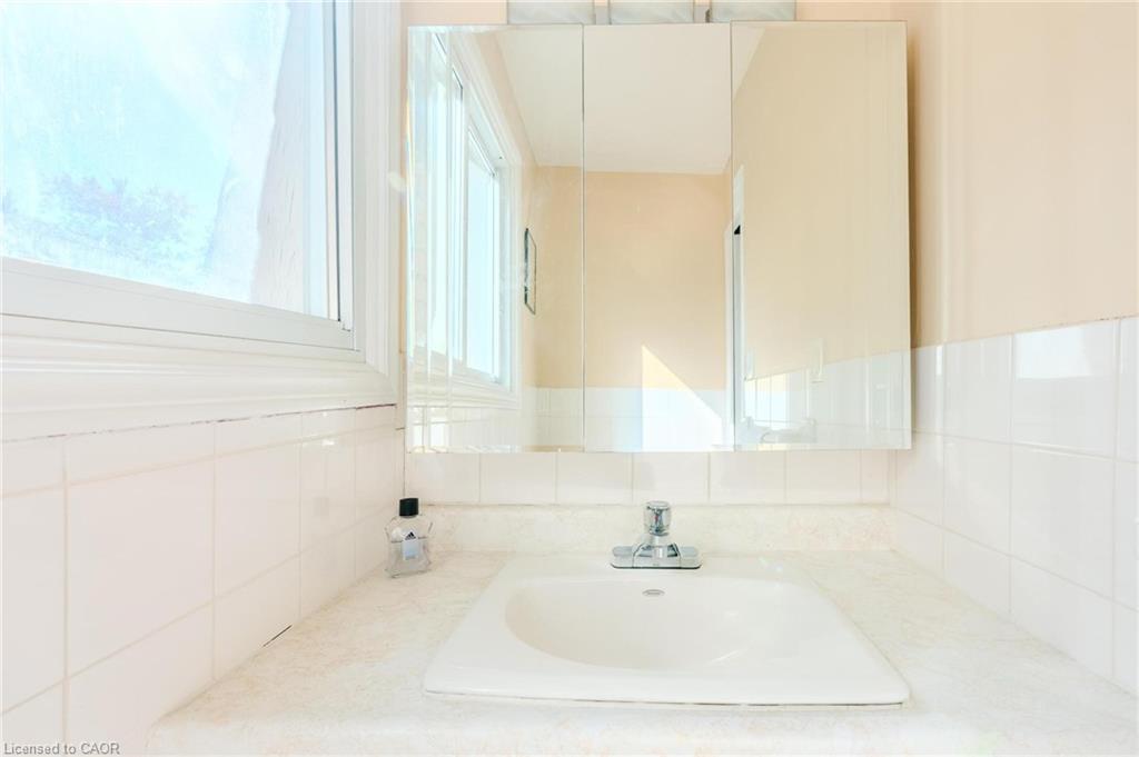 430-57 12Th Conc Road E, Flamborough, ON - Indoor Photo Showing Bathroom