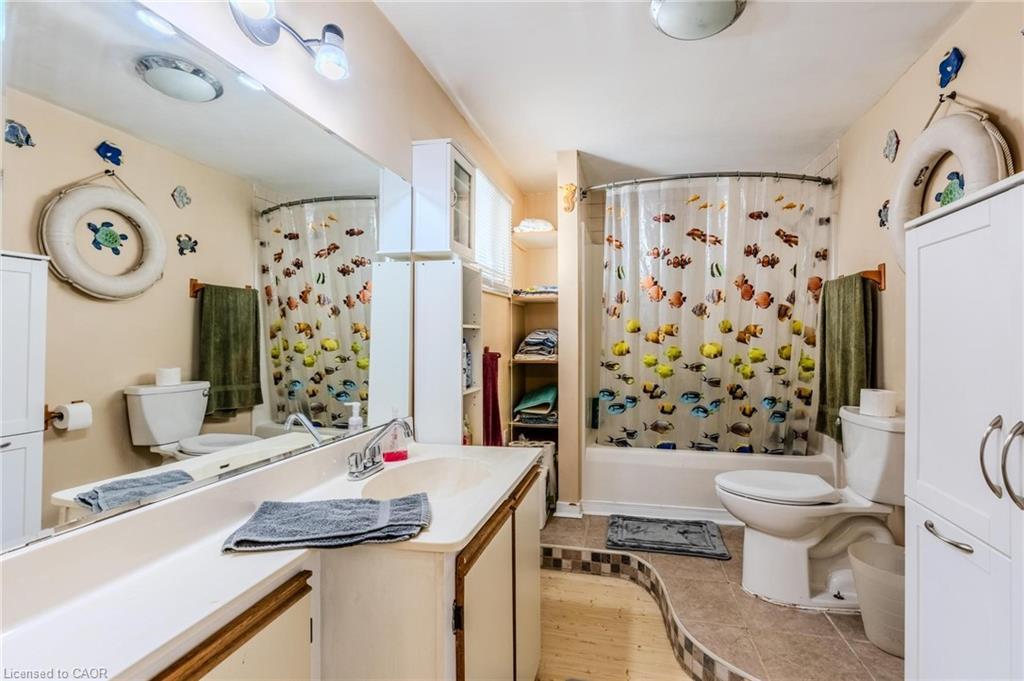 430-57 12Th Conc Road E, Flamborough, ON - Indoor Photo Showing Bathroom