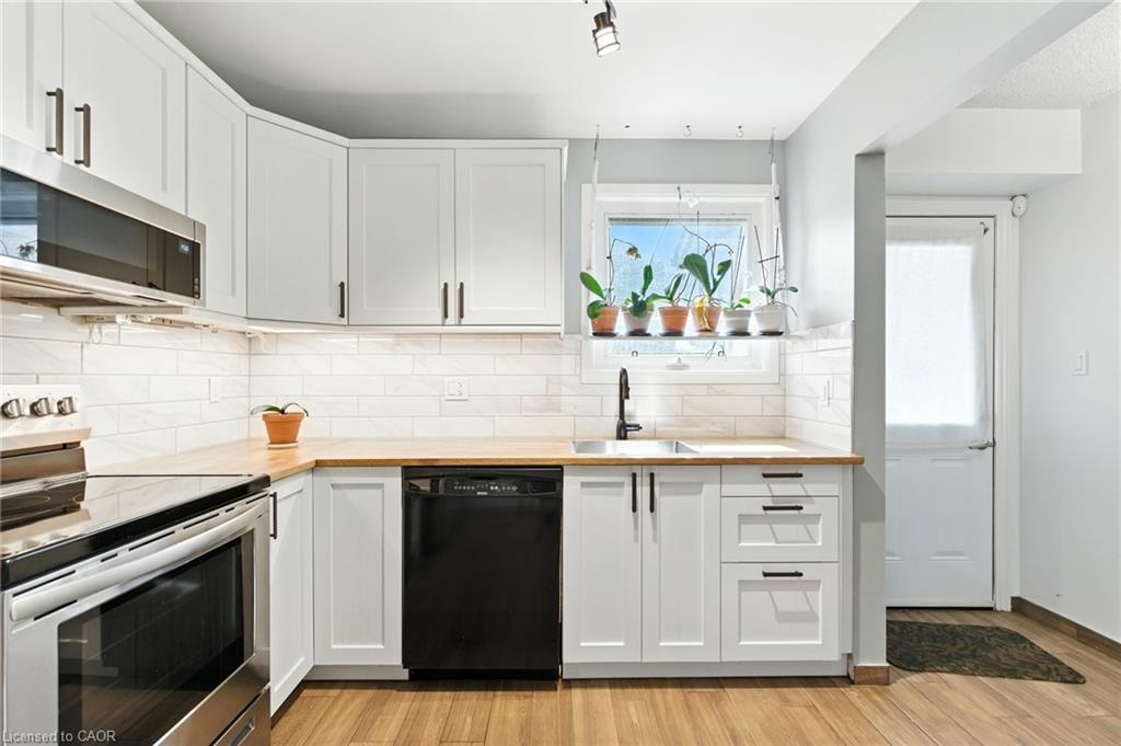 387 Franklin Road, Hamilton, ON - Indoor Photo Showing Kitchen