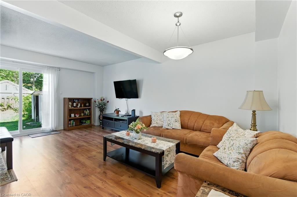 387 Franklin Road, Hamilton, ON - Indoor Photo Showing Living Room