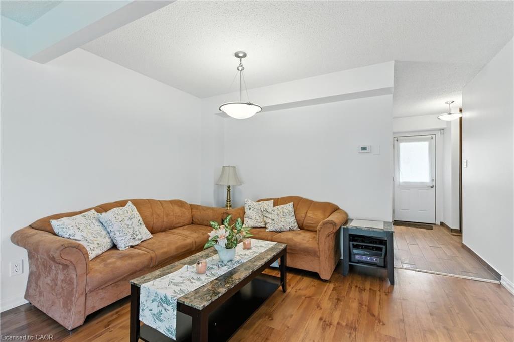 387 Franklin Road, Hamilton, ON - Indoor Photo Showing Living Room