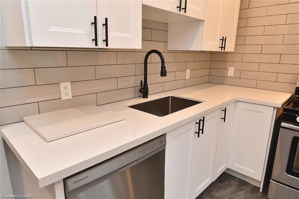 293 Fairfield Avenue, Hamilton, ON - Indoor Photo Showing Kitchen
