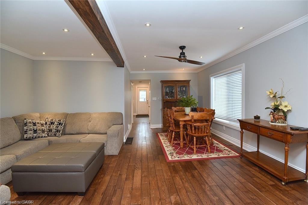 293 Fairfield Avenue, Hamilton, ON - Indoor Photo Showing Living Room