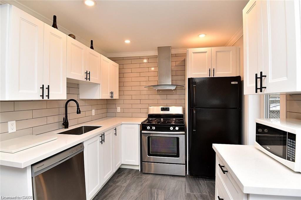 293 Fairfield Avenue, Hamilton, ON - Indoor Photo Showing Kitchen