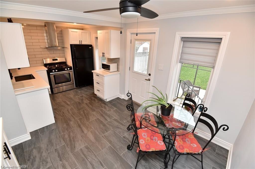 293 Fairfield Avenue, Hamilton, ON - Indoor Photo Showing Kitchen
