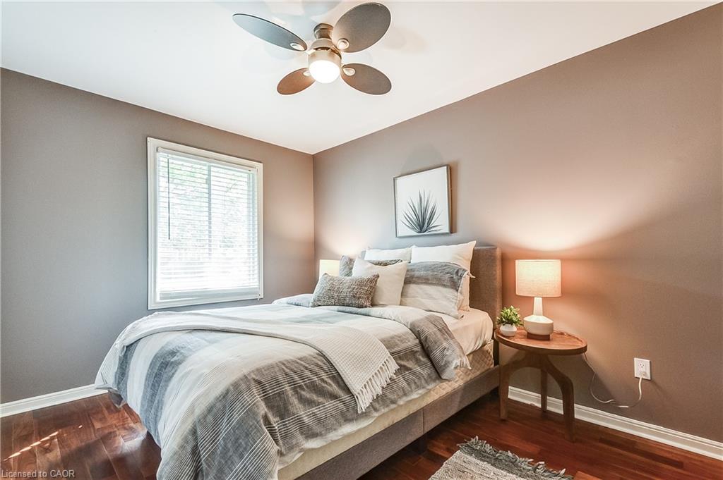 5203 Broughton Crescent, Burlington, ON - Indoor Photo Showing Bedroom