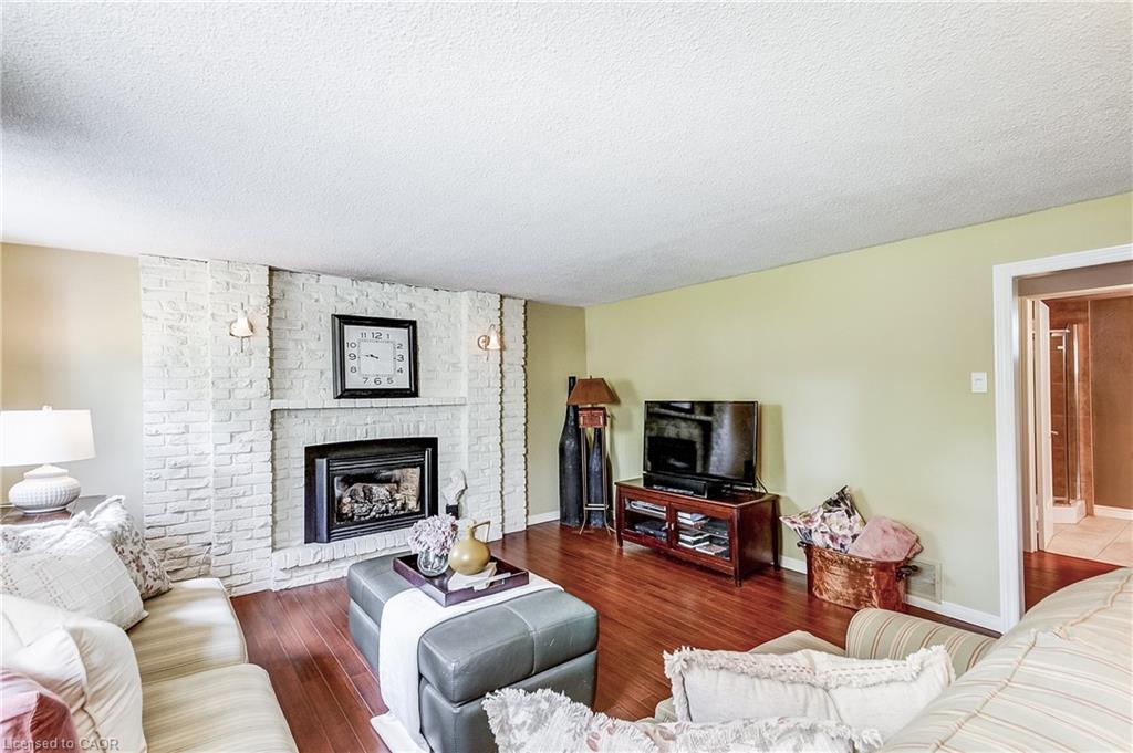 5203 Broughton Crescent, Burlington, ON - Indoor Photo Showing Living Room With Fireplace