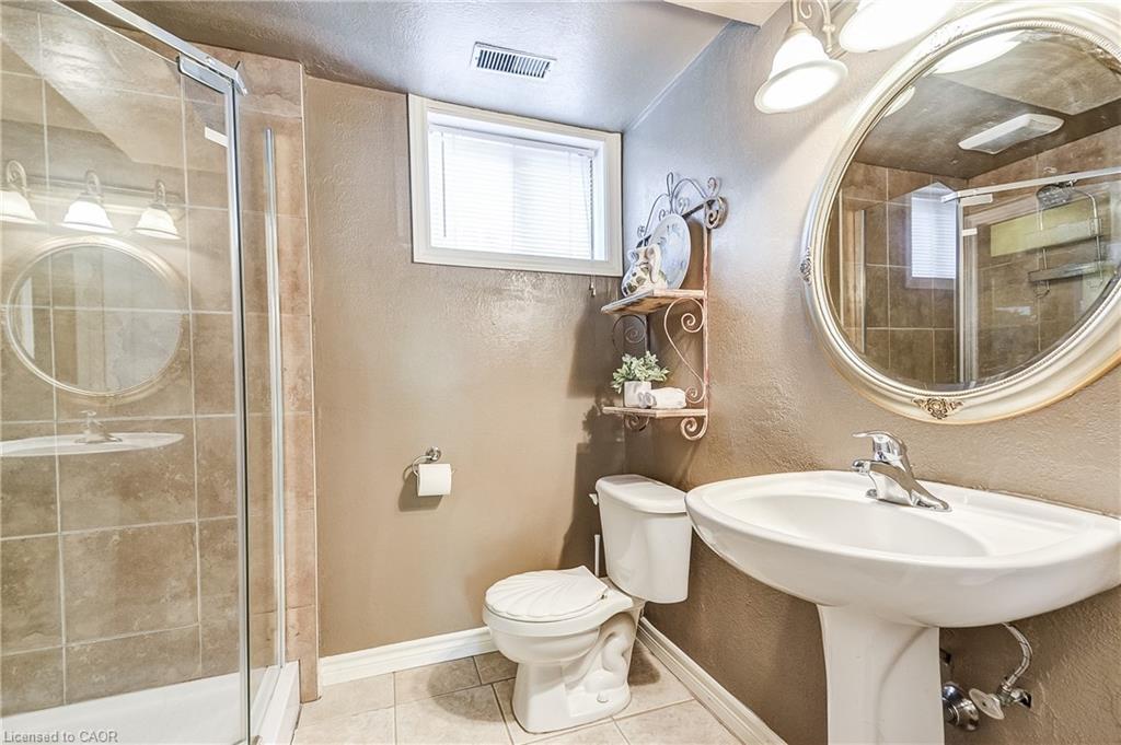 5203 Broughton Crescent, Burlington, ON - Indoor Photo Showing Bathroom