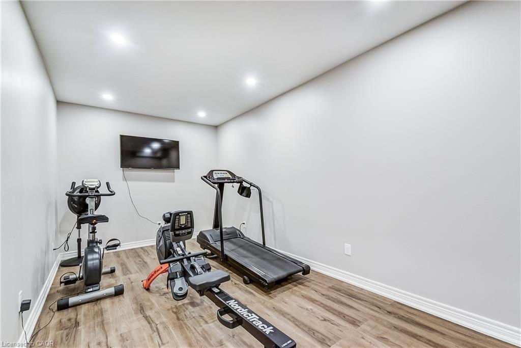 5203 Broughton Crescent, Burlington, ON - Indoor Photo Showing Gym Room