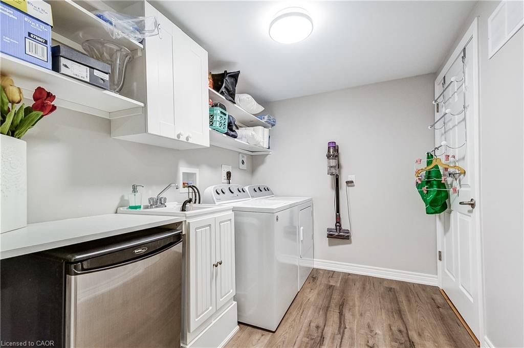 5203 Broughton Crescent, Burlington, ON - Indoor Photo Showing Laundry Room