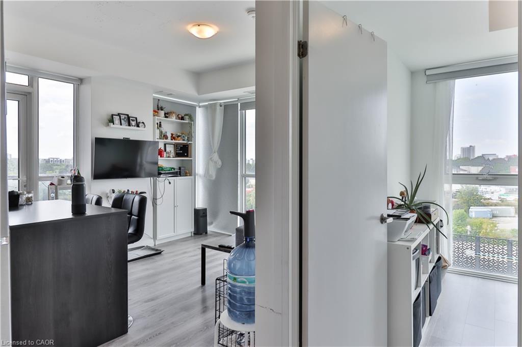 708-108 Garment Street, Kitchener, ON - Indoor Photo Showing Kitchen