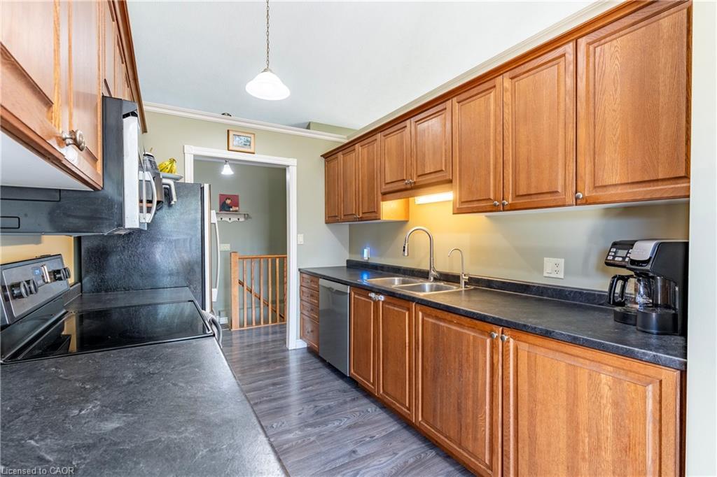 1093 Walker Street, Howick, ON - Indoor Photo Showing Kitchen With Double Sink