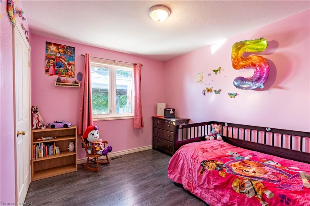 1093 Walker Street, Howick, ON - Indoor Photo Showing Bedroom