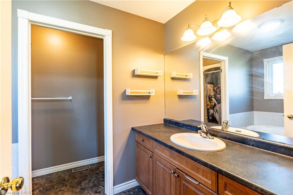 1093 Walker Street, Howick, ON - Indoor Photo Showing Bathroom