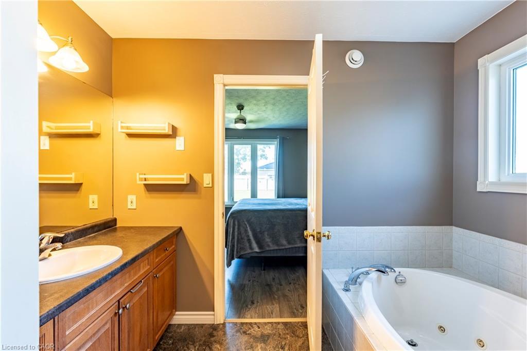 1093 Walker Street, Howick, ON - Indoor Photo Showing Bathroom
