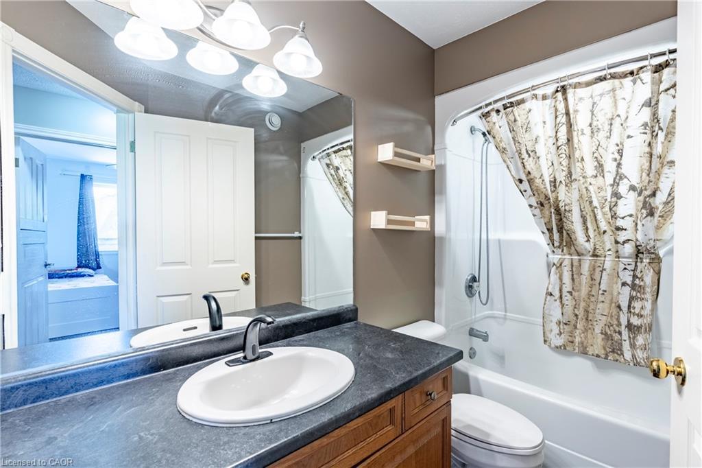 1093 Walker Street, Howick, ON - Indoor Photo Showing Bathroom