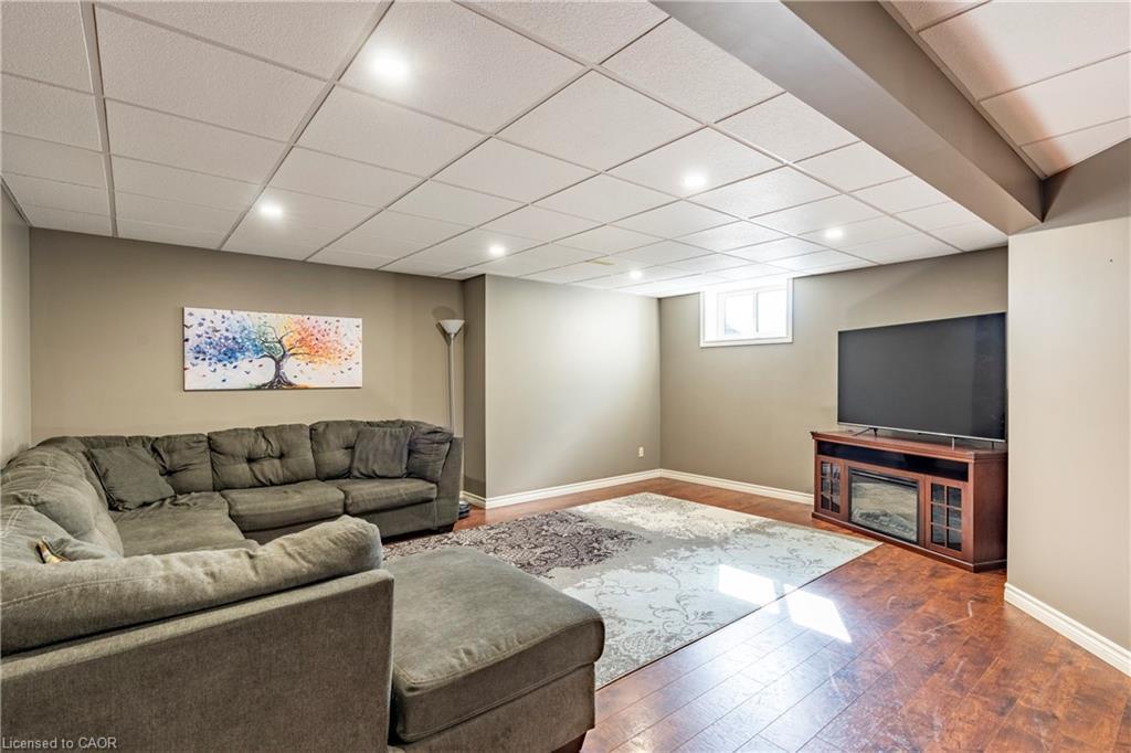 1093 Walker Street, Howick, ON - Indoor Photo Showing Basement