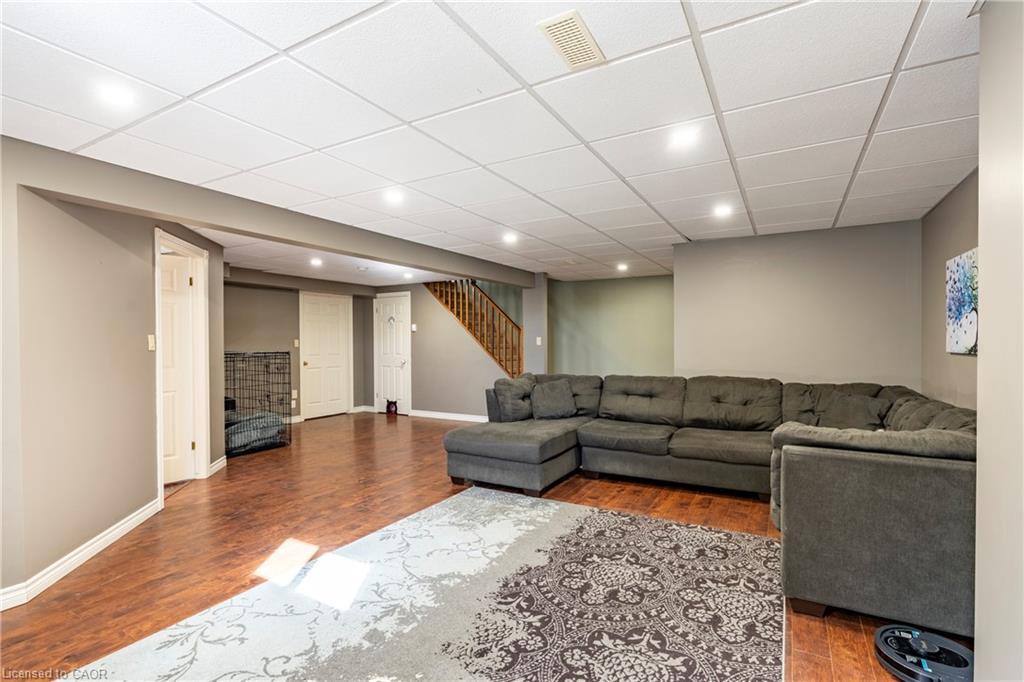 1093 Walker Street, Howick, ON - Indoor Photo Showing Basement