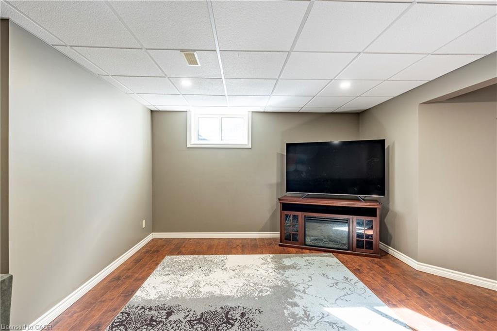 1093 Walker Street, Howick, ON - Indoor Photo Showing Other Room