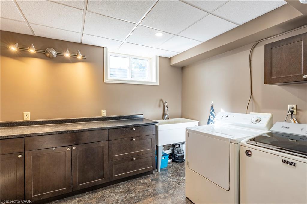 1093 Walker Street, Howick, ON - Indoor Photo Showing Laundry Room