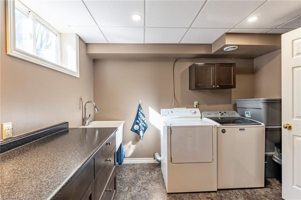 1093 Walker Street, Howick, ON - Indoor Photo Showing Laundry Room