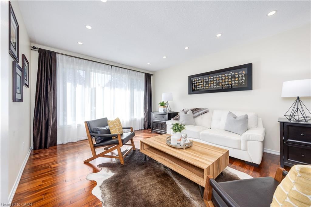 223 River Oaks Boulevard W, Oakville, ON - Indoor Photo Showing Living Room