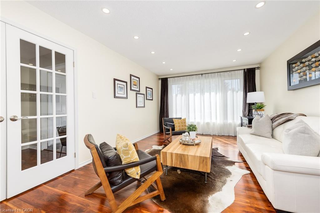 223 River Oaks Boulevard W, Oakville, ON - Indoor Photo Showing Living Room