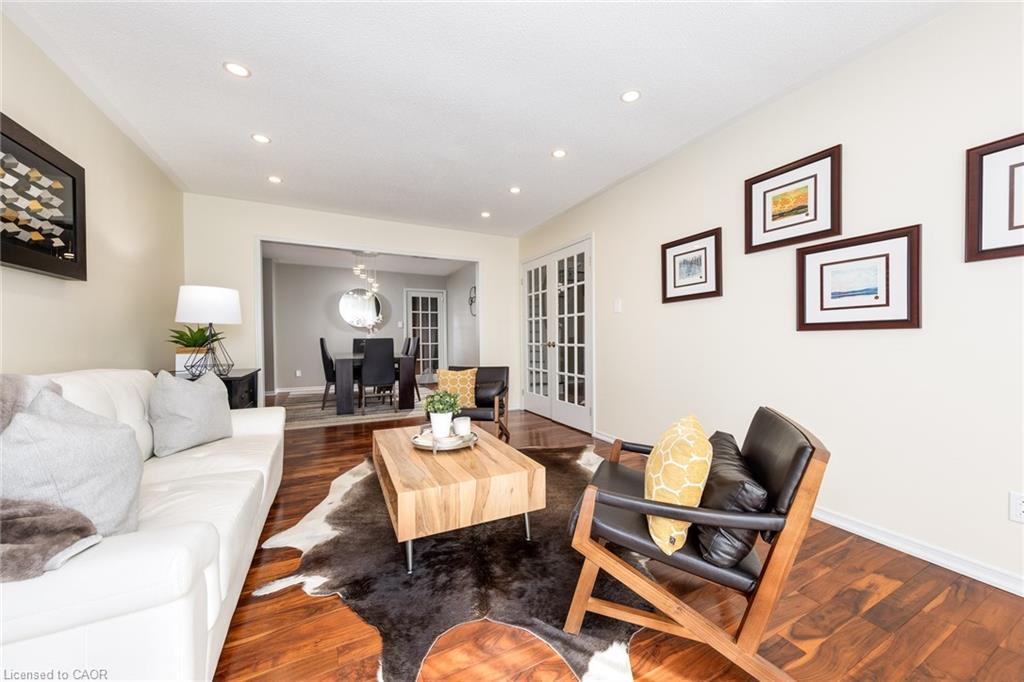 223 River Oaks Boulevard W, Oakville, ON - Indoor Photo Showing Living Room