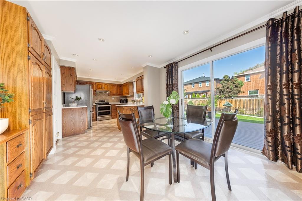 223 River Oaks Boulevard W, Oakville, ON - Indoor Photo Showing Dining Room