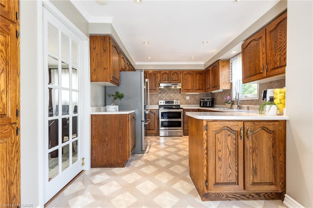 223 River Oaks Boulevard W, Oakville, ON - Indoor Photo Showing Kitchen
