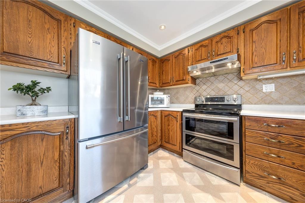 223 River Oaks Boulevard W, Oakville, ON - Indoor Photo Showing Kitchen