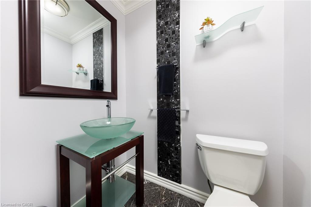 223 River Oaks Boulevard W, Oakville, ON - Indoor Photo Showing Bathroom