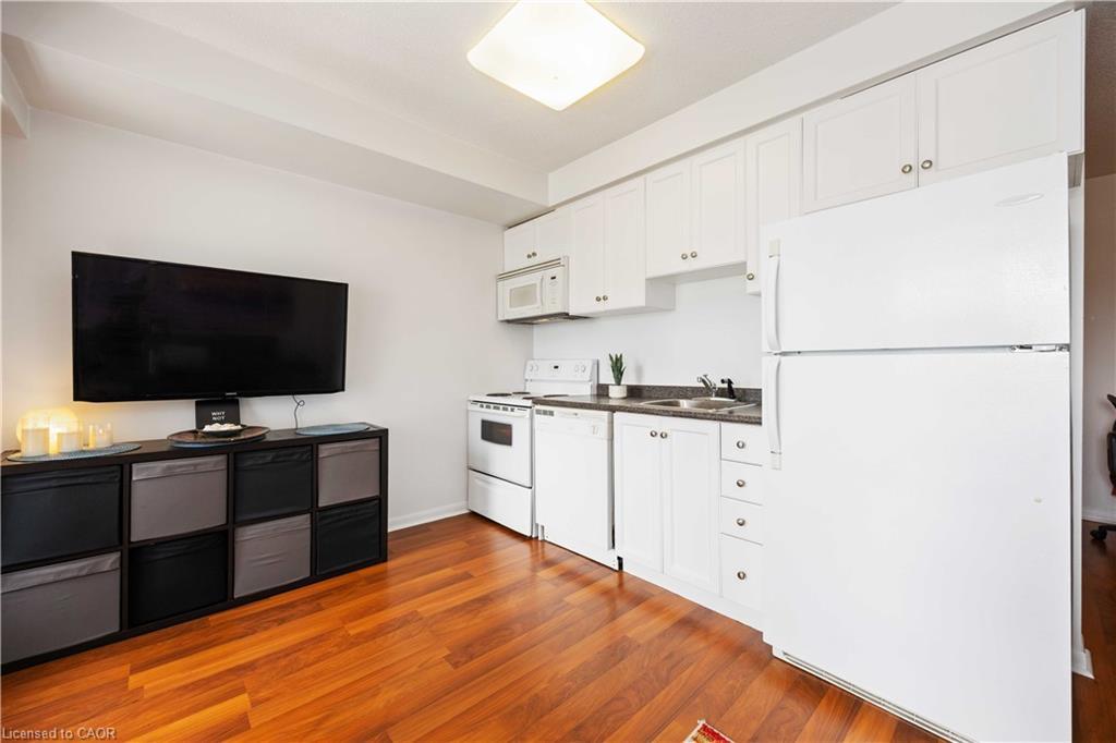 505-2464 Weston Road, Toronto, ON - Indoor Photo Showing Kitchen
