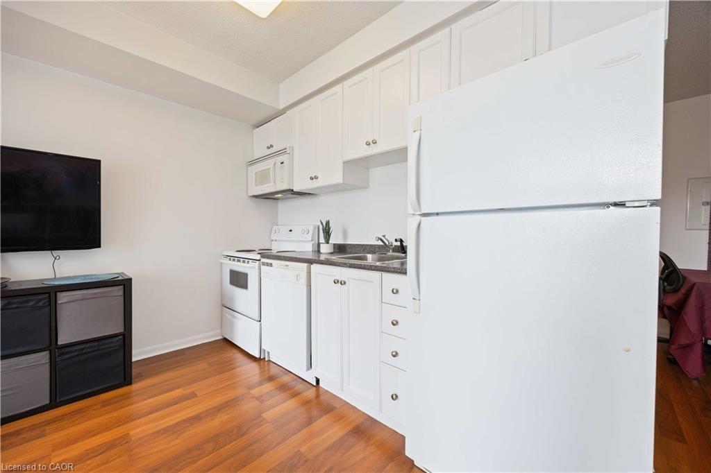 505-2464 Weston Road, Toronto, ON - Indoor Photo Showing Kitchen