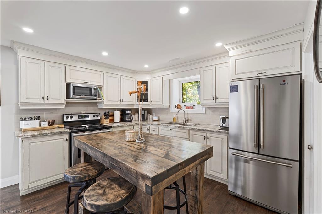 8 15Th Avenue, South Bruce Peninsula, ON - Indoor Photo Showing Kitchen