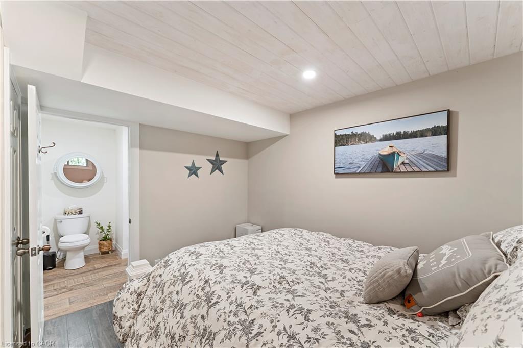 8 15Th Avenue, South Bruce Peninsula, ON - Indoor Photo Showing Bedroom