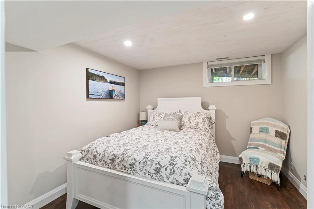 8 15Th Avenue, South Bruce Peninsula, ON - Indoor Photo Showing Bedroom