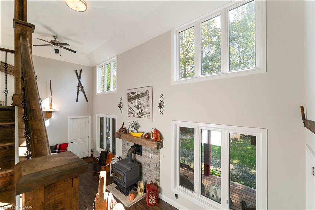 8 15Th Avenue, South Bruce Peninsula, ON - Indoor Photo Showing Other Room