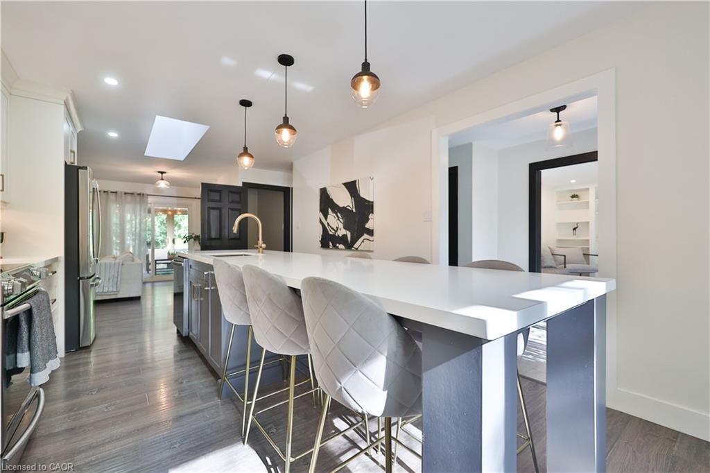 1131 Carol Street, Burlington, ON - Indoor Photo Showing Kitchen With Upgraded Kitchen