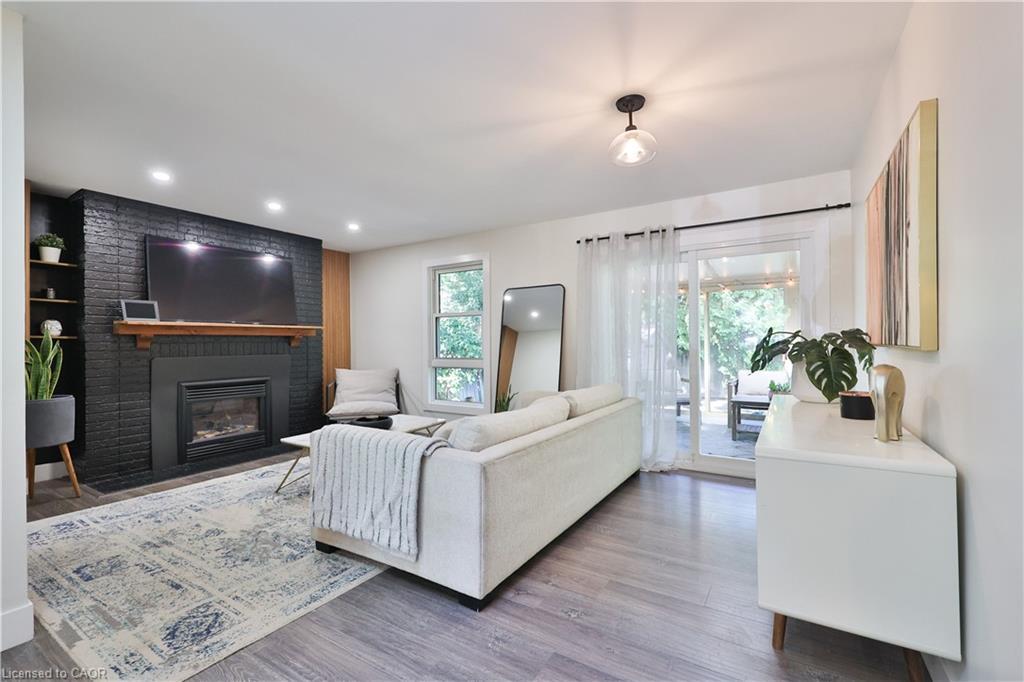 1131 Carol Street, Burlington, ON - Indoor Photo Showing Living Room With Fireplace