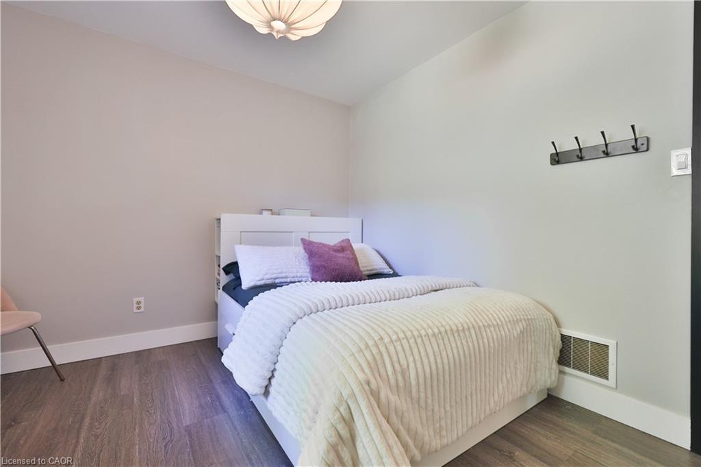 1131 Carol Street, Burlington, ON - Indoor Photo Showing Bedroom