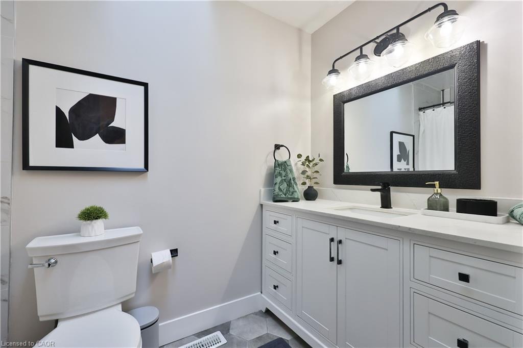 1131 Carol Street, Burlington, ON - Indoor Photo Showing Bathroom