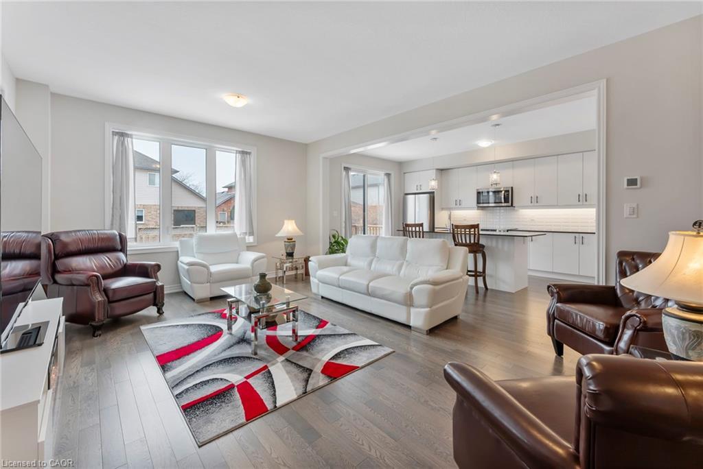 107 Starfire Crescent, Stoney Creek, ON - Indoor Photo Showing Living Room