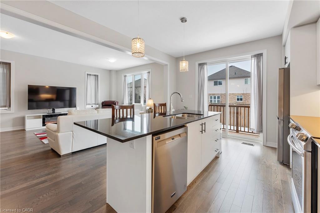 107 Starfire Crescent, Stoney Creek, ON - Indoor Photo Showing Kitchen