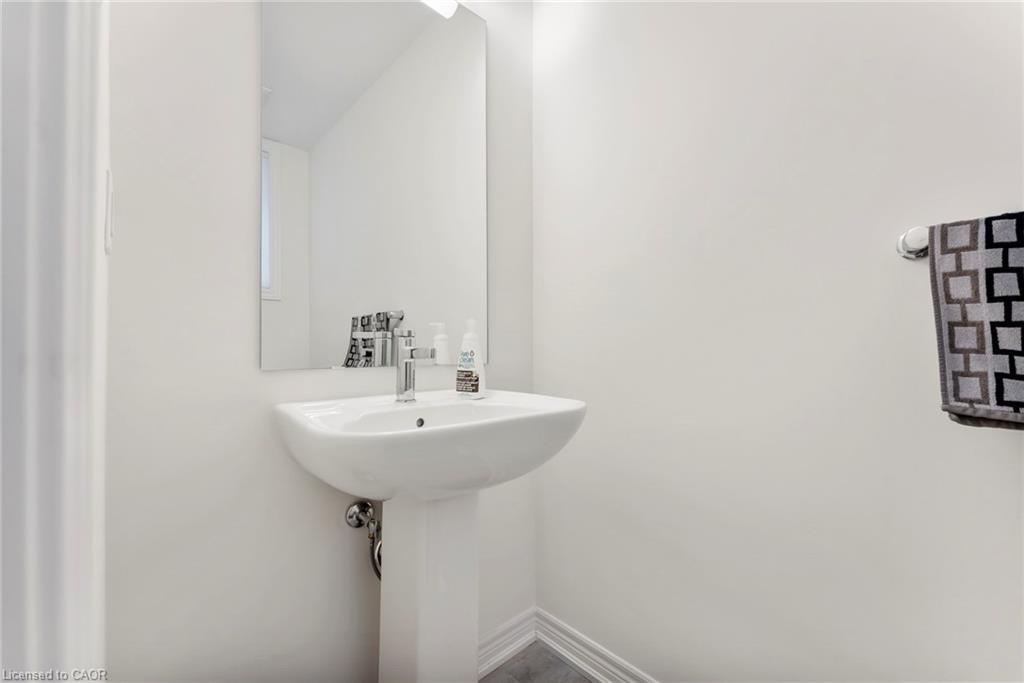 107 Starfire Crescent, Stoney Creek, ON - Indoor Photo Showing Bathroom