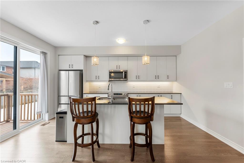 107 Starfire Crescent, Stoney Creek, ON - Indoor Photo Showing Kitchen With Upgraded Kitchen