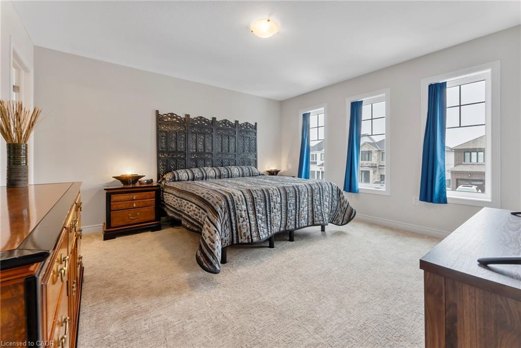 107 Starfire Crescent, Stoney Creek, ON - Indoor Photo Showing Bedroom